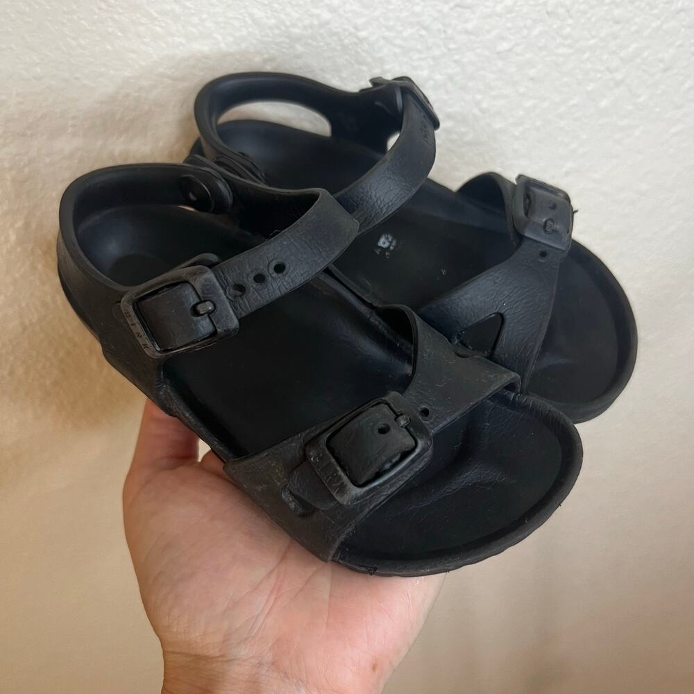 Birkenstock Essentials Milano Kids EVA sandals in black 25 / C7